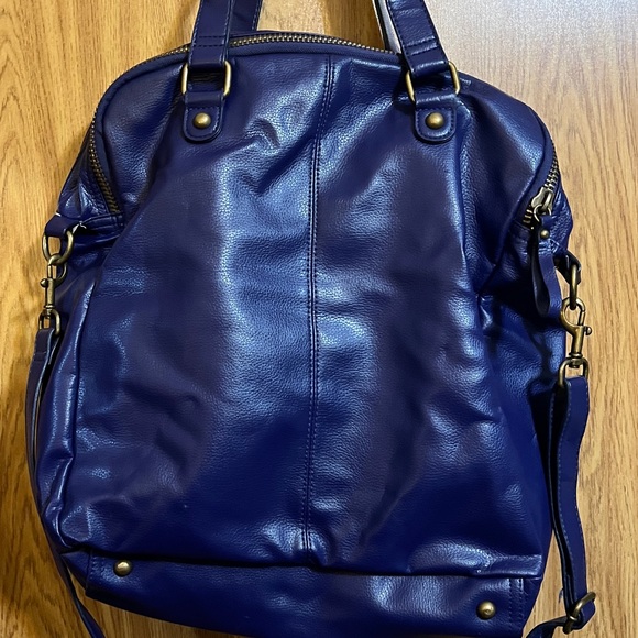 Retro purple messenger bag with TONS of storage! - Picture 3 of 7